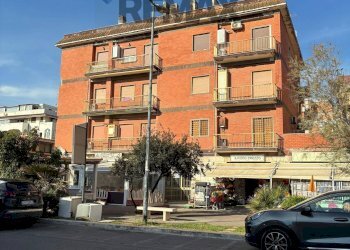 Edificio all\'aperto - Appartamento Viale Spagna
 
100, Pomezia - foto 33