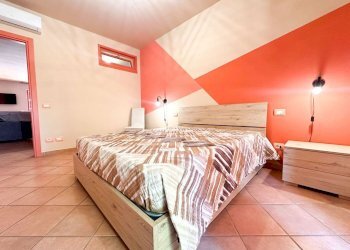 camera da letto - Attico Vaccarolo, Desenzano del Garda - foto 16