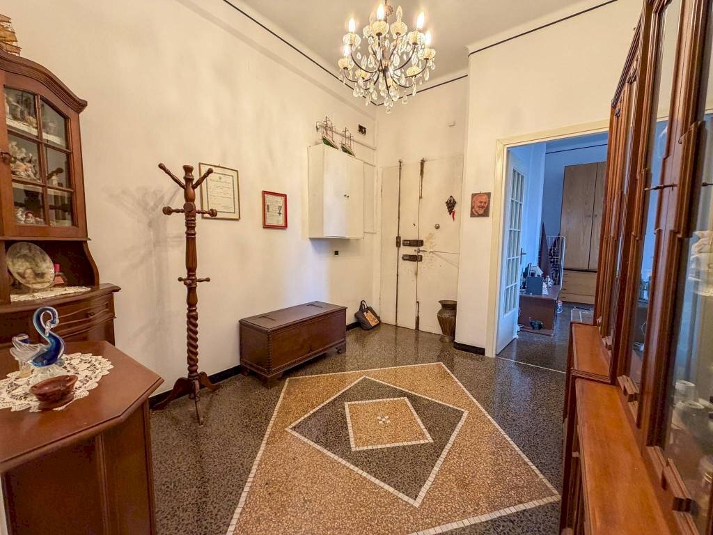 Ingresso - Appartamento via dei Cinque Santi, 15, Genova (zona Lagaccio) - foto 3