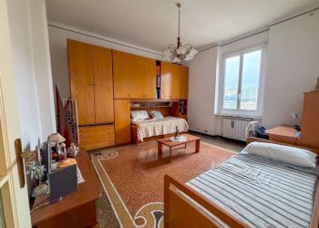 Camera da letto - Appartamento via dei Cinque Santi, 15, Genova (zona Lagaccio) - foto 5