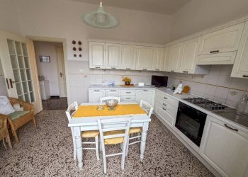 Cucina - Appartamento via dei Cinque Santi, 15, Genova (zona Lagaccio) - foto 11