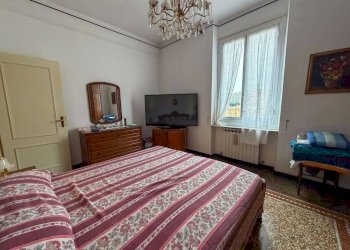 Camera da letto - Appartamento via dei Cinque Santi, 15, Genova (zona Lagaccio) - foto 18