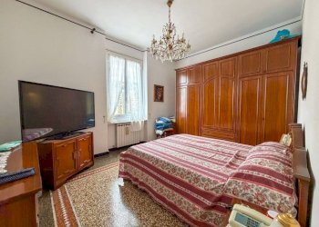 Camera da letto - Appartamento via dei Cinque Santi, 15, Genova (zona Lagaccio) - foto 19