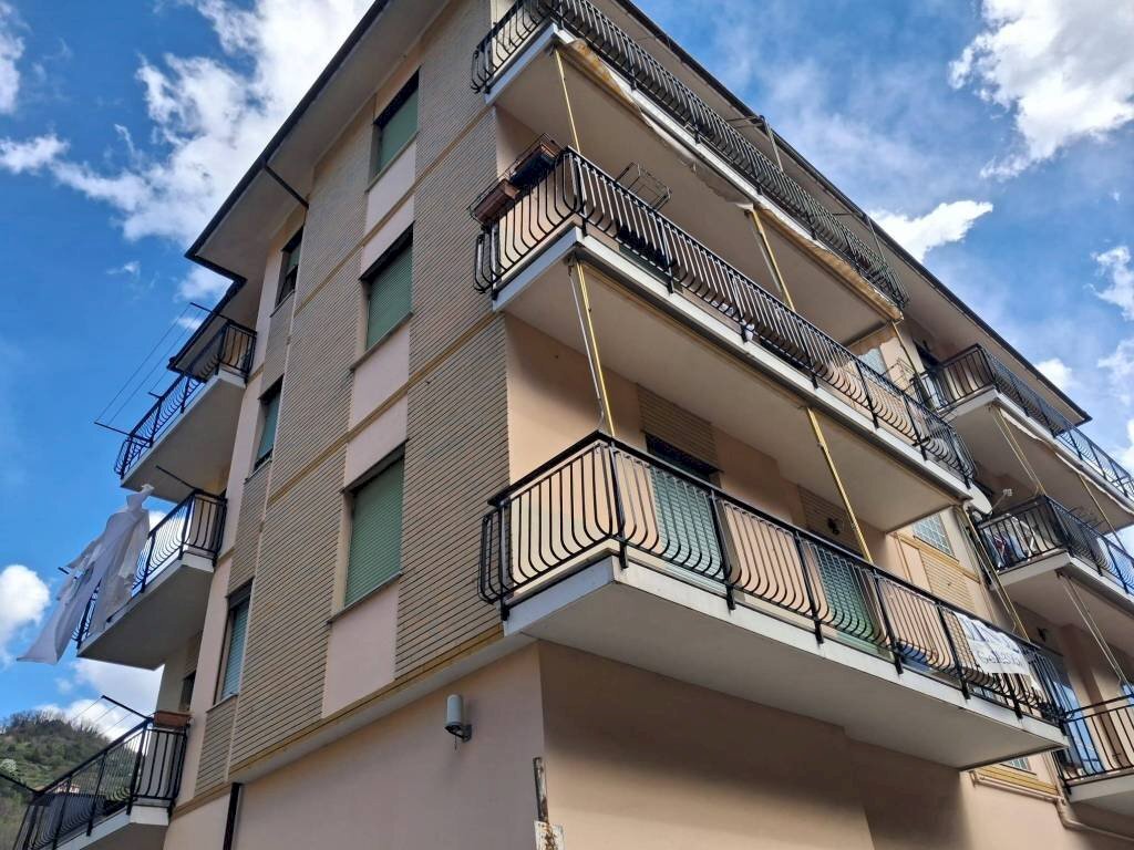 Facciata - Trilocale via Pian del Mulino, 87, Sant'Olcese - foto 1