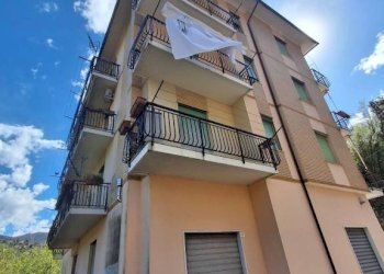 Facciata - Trilocale via Pian del Mulino, 87, Sant'Olcese - foto 2