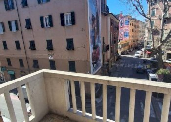 Balcone - Trilocale piazza Errico Petrella, Genova (zona Sampierdarena) - foto 1