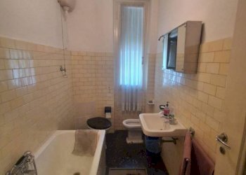 Bagno - Trilocale piazza Errico Petrella, Genova (zona Sampierdarena) - foto 4