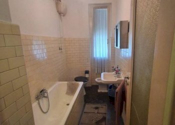 Bagno - Trilocale piazza Errico Petrella, Genova (zona Sampierdarena) - foto 6