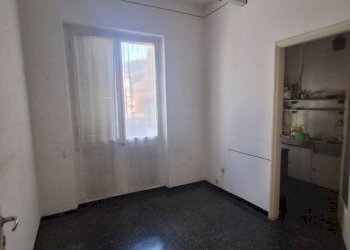 Camera da letto - Trilocale piazza Errico Petrella, Genova (zona Sampierdarena) - foto 24