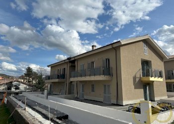 facciata - Quadrilocale Fonte del Colle, Muccia - foto 2