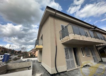 facciata - Quadrilocale Fonte del Colle, Muccia - foto 3