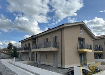 facciata - Quadrilocale Fonte del Colle, Muccia - foto 4