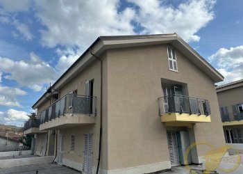 facciata - Quadrilocale Fonte del Colle, Muccia - foto 5