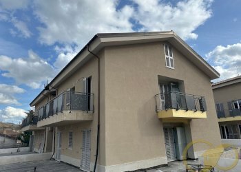 facciata - Quadrilocale Fonte del Colle, Muccia - foto 6