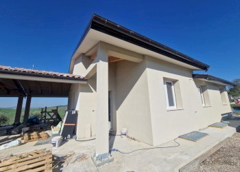 facciata - Casa semi indipendente Collina
 
14, Tolentino - foto 18