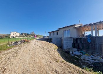 facciata - Casa semi indipendente Collina
 
14, Tolentino - foto 19