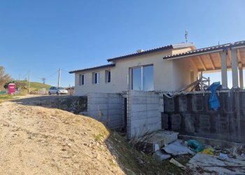 facciata - Casa semi indipendente Collina
 
14, Tolentino - foto 20