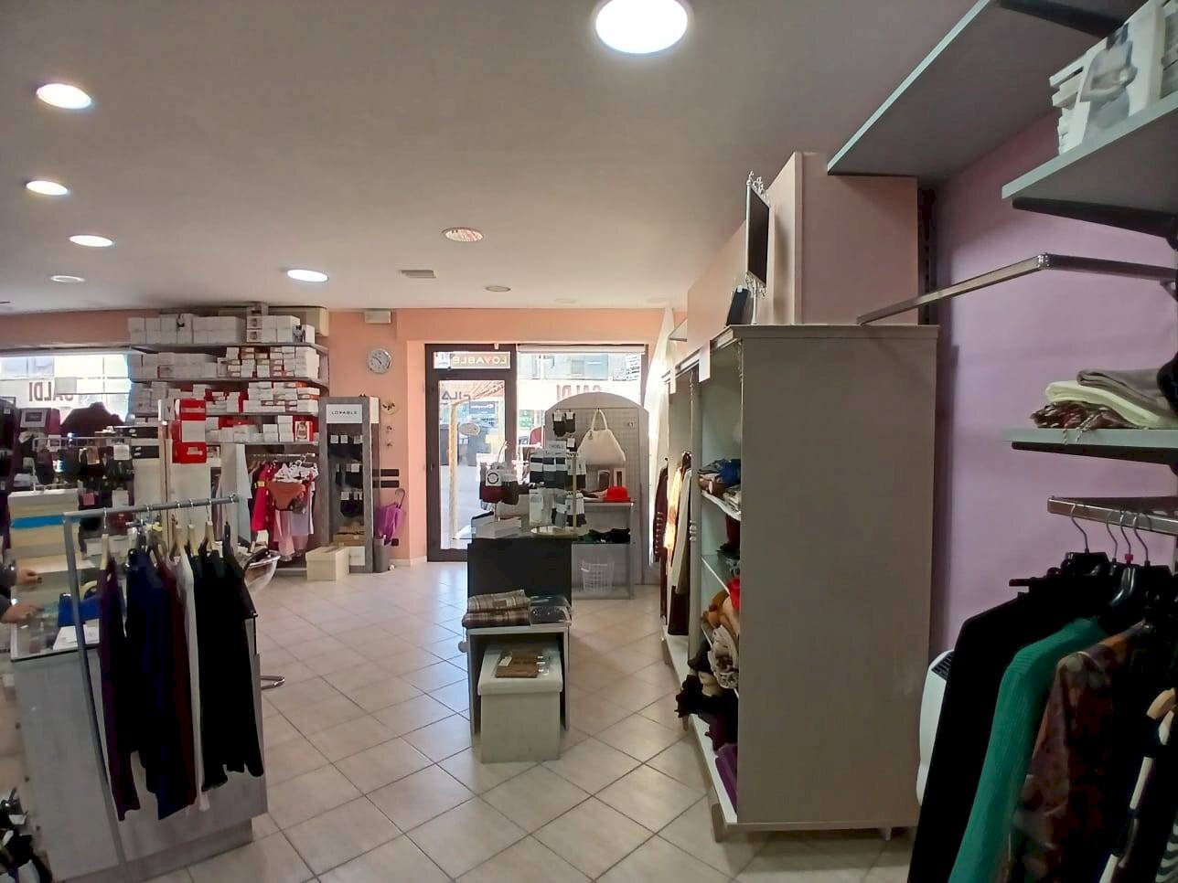 Foto 3 - Attività Commerciale Largo Manara, Fermo - foto 3