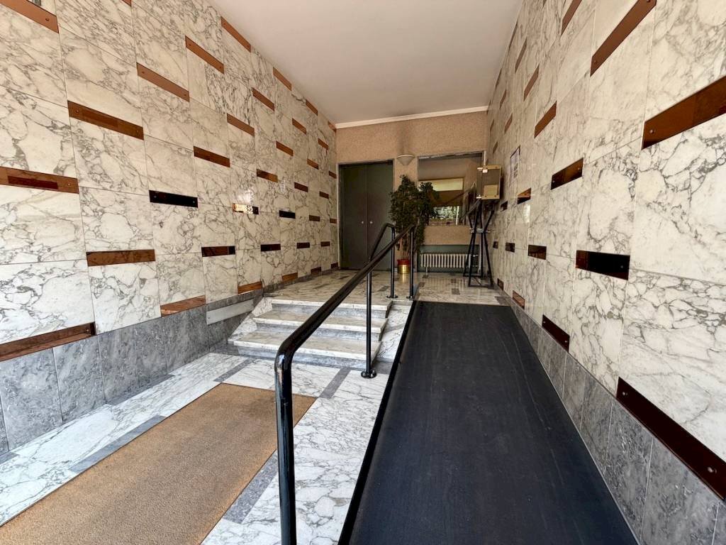 Interno palazzo - Appartamento via Torino, 43, Biella - foto 3