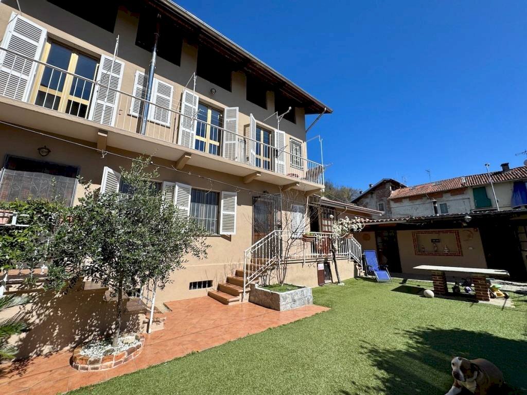 Giardino - Villa a Schiera via della Vittoria, 108, frazione Chiavazza, Biella - foto 2