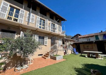 Giardino - Villa a Schiera via della Vittoria, 108, frazione Chiavazza, Biella - foto 2