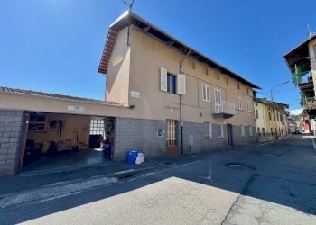 Facciata - Villa a Schiera via della Vittoria, 108, frazione Chiavazza, Biella - foto 3