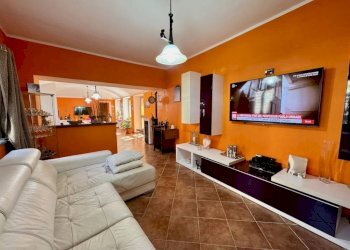 Salone - Villa a Schiera via della Vittoria, 108, frazione Chiavazza, Biella - foto 11