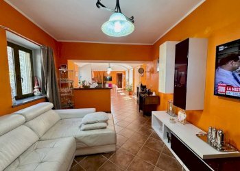 Salone - Villa a Schiera via della Vittoria, 108, frazione Chiavazza, Biella - foto 12