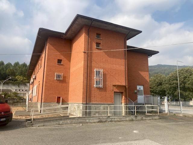 Facciata - Shop via Tommaso Giustetto, 57, Pinerolo - photo 2