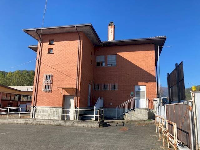 Facciata - Shop via Tommaso Giustetto, 57, Pinerolo - photo 3