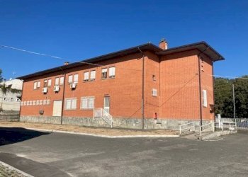 Facciata - Negozio via Tommaso Giustetto, 57, Pinerolo - foto 1