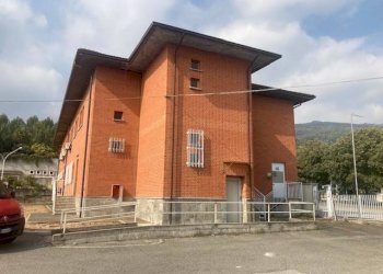 Facciata - Negozio via Tommaso Giustetto, 57, Pinerolo - foto 2