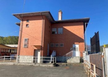 Facciata - Negozio via Tommaso Giustetto, 57, Pinerolo - foto 3