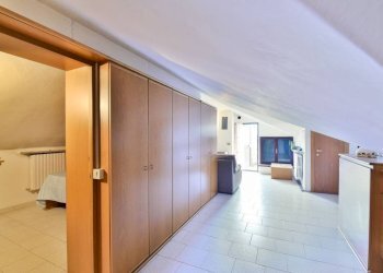 Disimpegno - Villa via Lecco, 14, Erba - foto 2