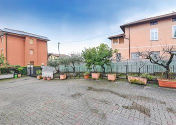 Cortile interno - Villa via Lecco, 14, Erba - foto 31