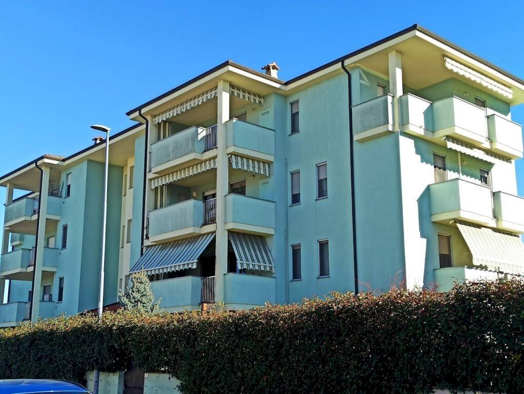 Facciata - Appartamento via Germano Ruggerone, 4, Trecate - foto 1