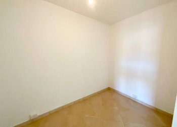 Cabina armadio - Appartamento via Giovanni Trimaglio, 41/B, Busca - foto 11