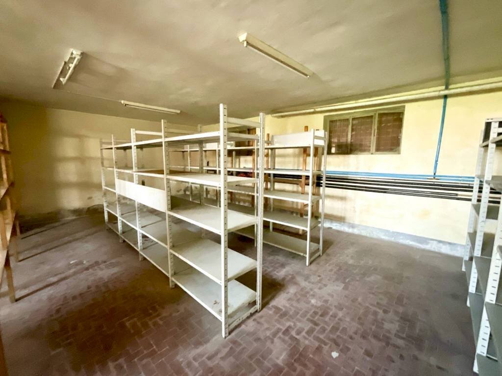 Magazzino - Villa via Silvio Pellico, Busca - photo 2