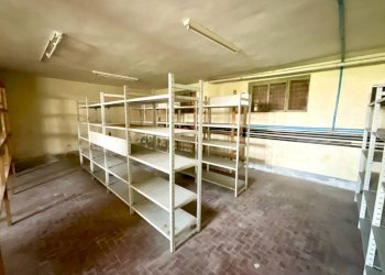 Magazzino - Villa via Silvio Pellico, Busca - photo 2