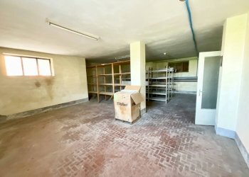 Magazzino - Villa via Silvio Pellico, Busca - photo 22