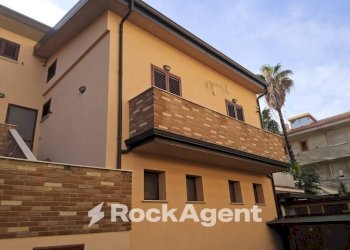 Facciata - Villa a Schiera strada Statale 106 Jonica, 20, Camini - foto 18