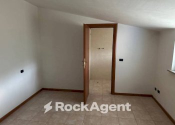 Stanza non arredata - Appartamento via del Villino, Alanno - foto 7