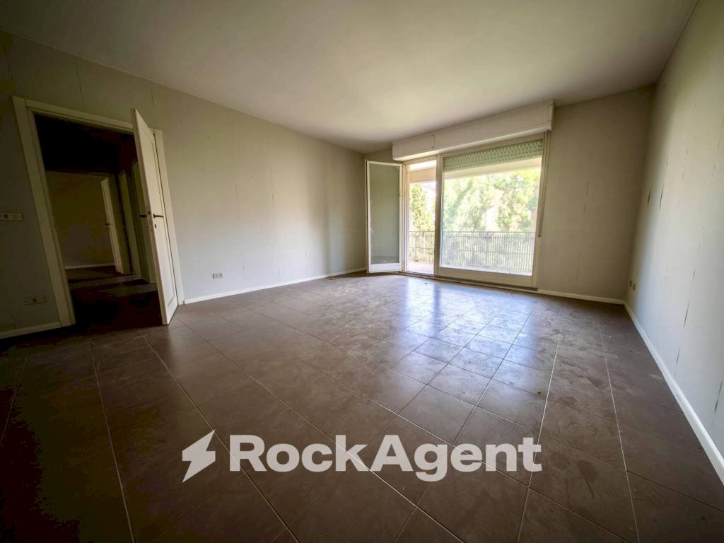 Camera da letto - Four-room apartment via Gavino Matta, 3, Sassari - photo 3