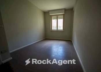 Camera da letto - Four-room apartment via Gavino Matta, 3, Sassari - photo 18