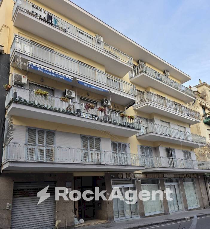 Facciata - Ufficio via Giacomo Matteotti, 29, Pozzuoli - foto 1