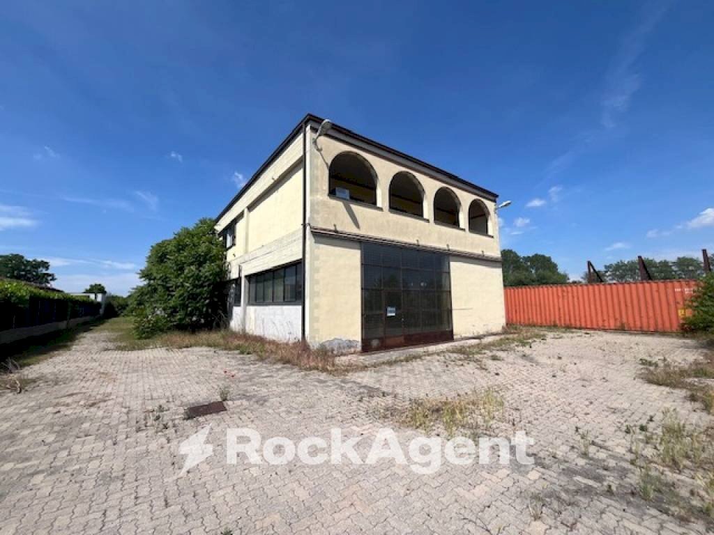 Facciata - Capannone via dell'Angelo, 28, Costa de' Nobili - foto 1