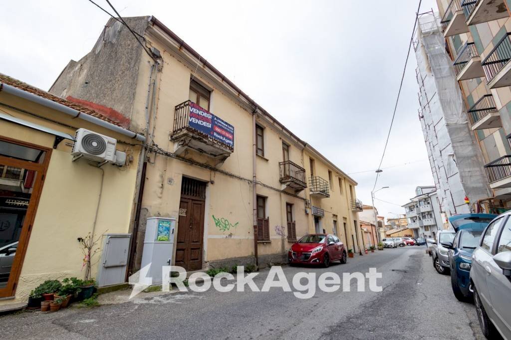 Zona - Stabile - Palazzo via Francesco Paglia, 44, Catanzaro - foto 1