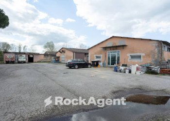 Cortile interno - Capannone via Antonio Meucci, 34, Palaia - foto 15