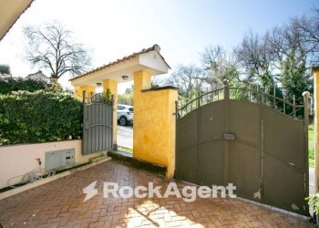 Cortile interno - Villa a Schiera via Tito Livio, Guidonia Montecelio - foto 5