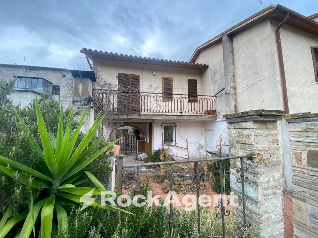 Facciata - Casa indipendente via Case Basse, 6, Foligno - foto 3